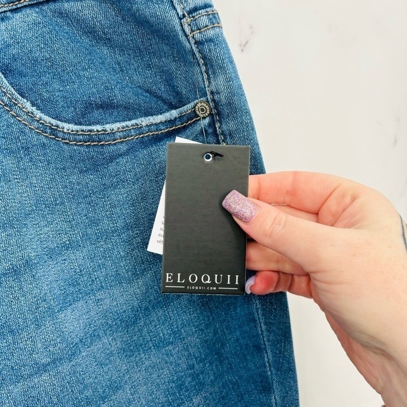 Eloquii Gena Fit Split Inseam Hem Straight Leg Jean - Medium Wash - Picture 5 of 8